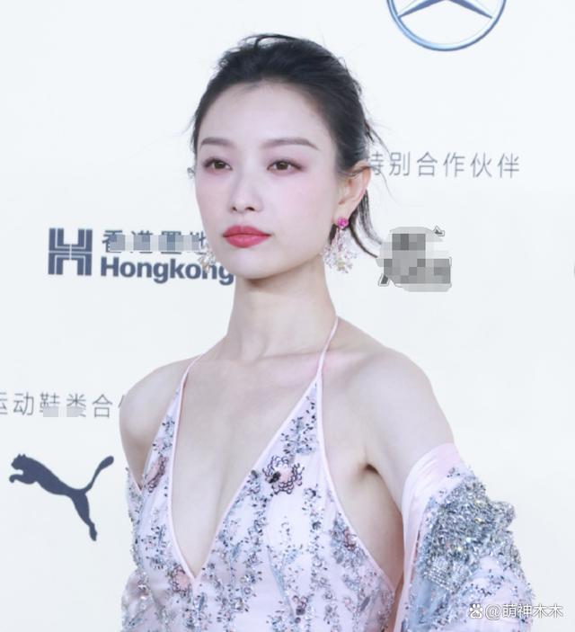 女明星时尚盛典太拼了！热巴造型又被吐槽，娜扎赢麻了