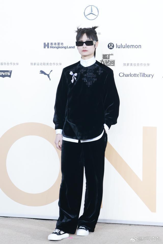 女明星时尚盛典太拼了！热巴造型又被吐槽，娜扎赢麻了