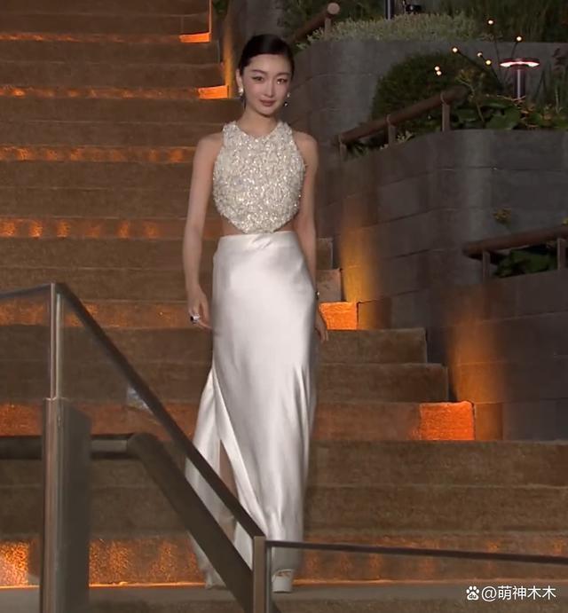 女明星时尚盛典太拼了！热巴造型又被吐槽，娜扎赢麻了