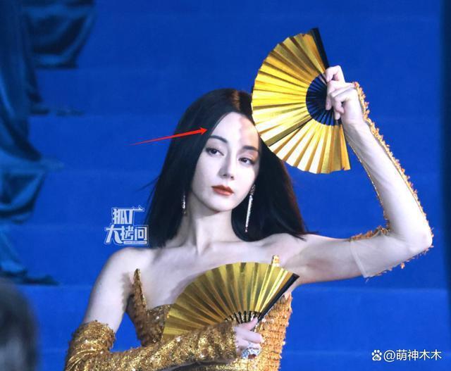 女明星时尚盛典太拼了！热巴造型又被吐槽，娜扎赢麻了