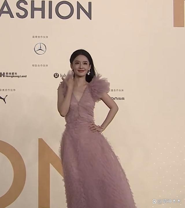 女明星时尚盛典太拼了！热巴造型又被吐槽，娜扎赢麻了
