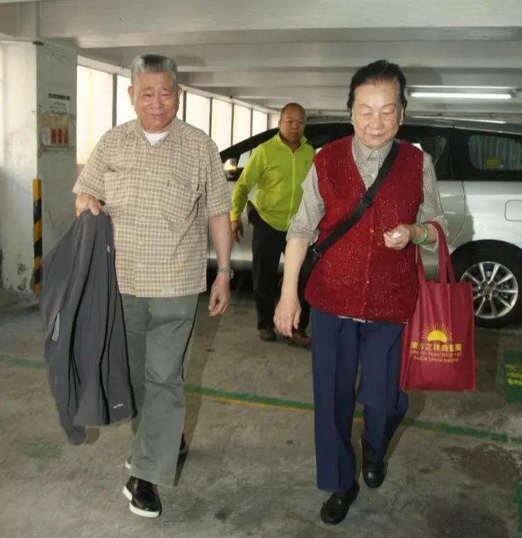 刘德华父亲病逝，曾患膀胱癌，华仔悲痛证实：正处理他的身后事