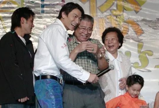 刘德华父亲病逝，曾患膀胱癌，华仔悲痛证实：正处理他的身后事