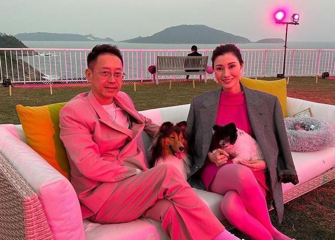 李嘉欣晒照庆祝结婚15周年 与许晋亨街头高调撒糖