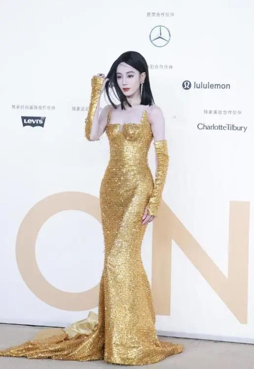 Vogue盛典红毯：娜扎碾压热巴，奚梦瑶超模归来