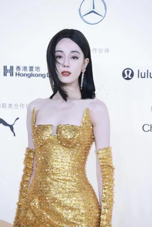 Vogue盛典红毯：娜扎碾压热巴，奚梦瑶超模归来