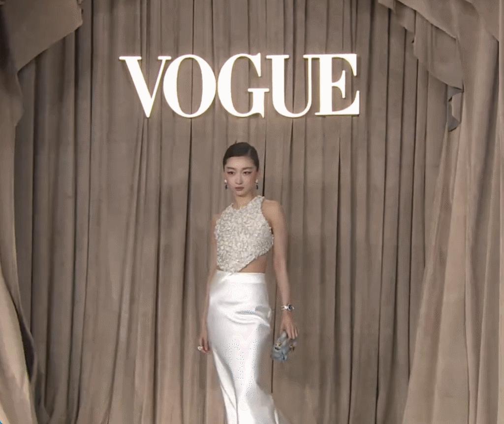 Vogue盛典红毯：娜扎碾压热巴，奚梦瑶超模归来
