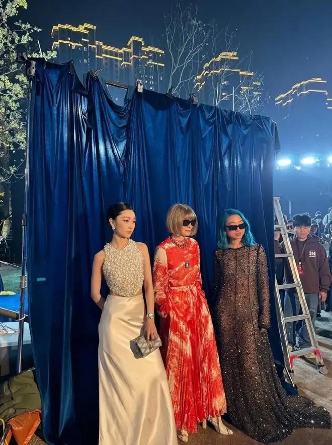 Vogue盛典红毯：娜扎碾压热巴，奚梦瑶超模归来