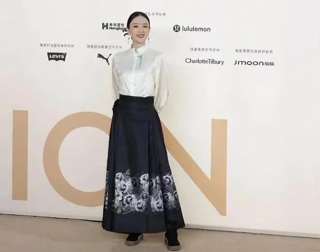 Vogue盛典红毯：娜扎碾压热巴，奚梦瑶超模归来