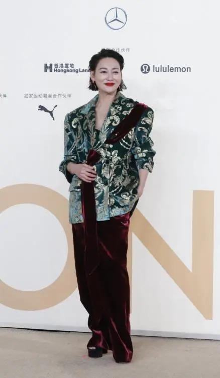 Vogue盛典红毯：娜扎碾压热巴，奚梦瑶超模归来