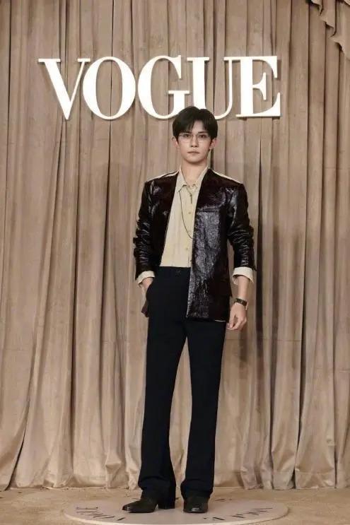 Vogue盛典红毯：娜扎碾压热巴，奚梦瑶超模归来