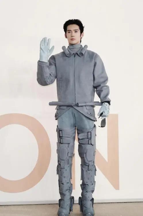 Vogue盛典红毯：娜扎碾压热巴，奚梦瑶超模归来