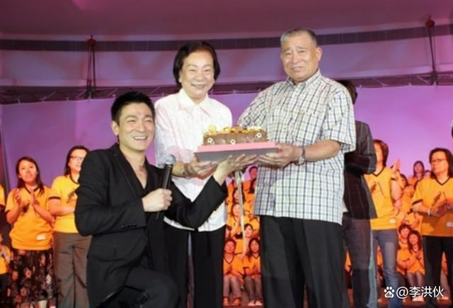 刘德华父亲病逝，华仔悲痛证实：正在处理身后事