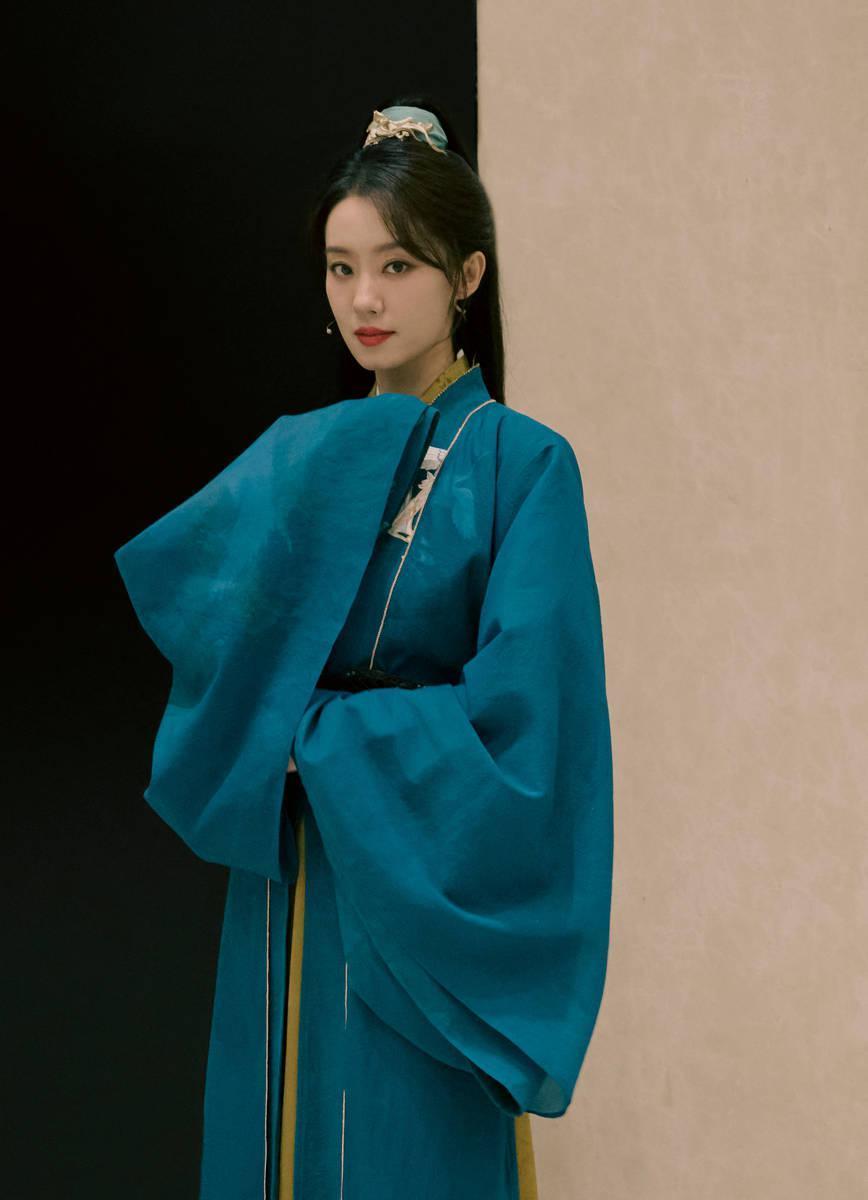 张小斐古装造型曝光 录节目变身女侠