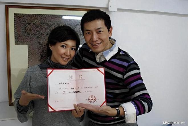 李静为戴军庆生，两人游植物园品美食，二十年友谊简单纯粹