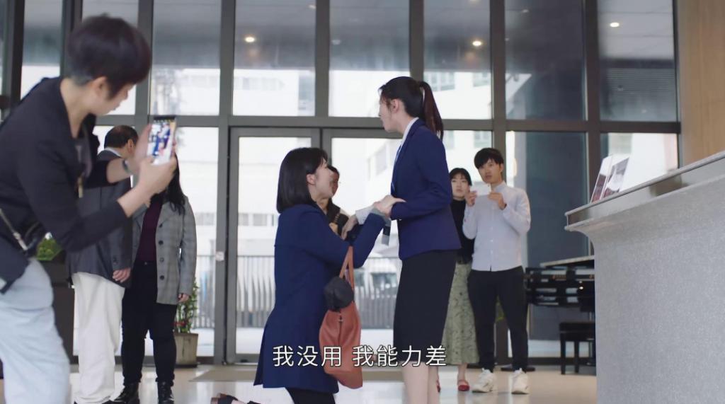 同样没底线，她为啥输得这么惨？