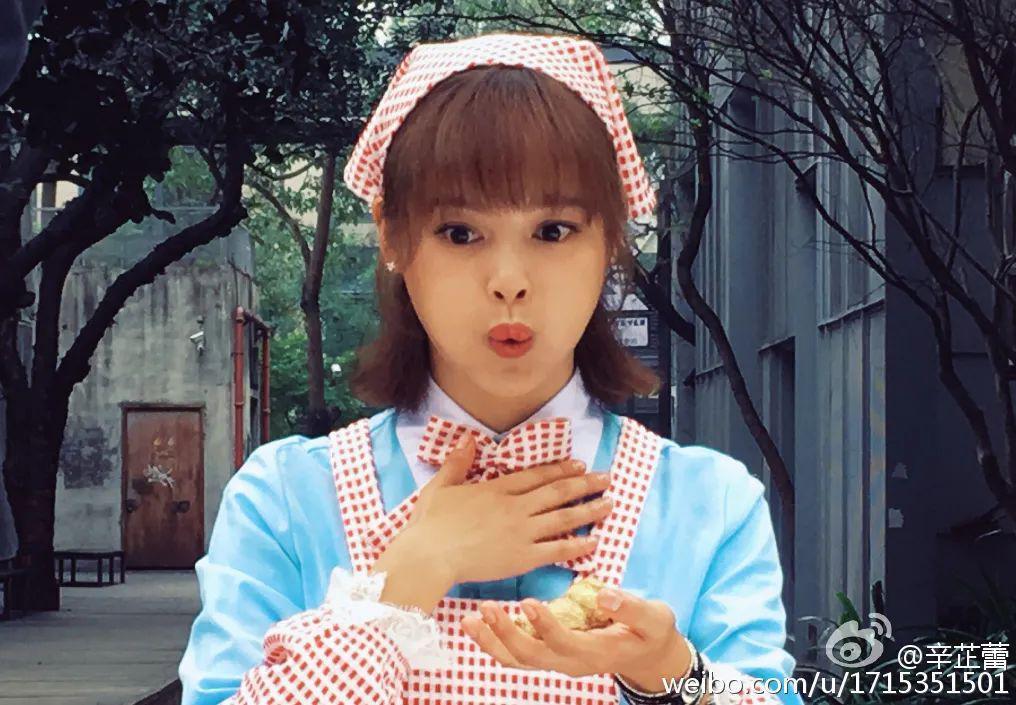 从时尚黑洞到香奈儿亲闺女，辛芷蕾的诀窍是：要死不活