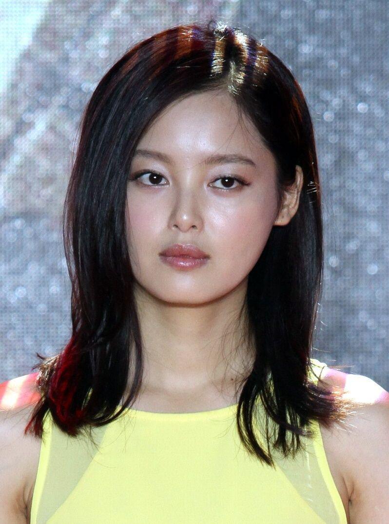 从时尚黑洞到香奈儿亲闺女，辛芷蕾的诀窍是：要死不活