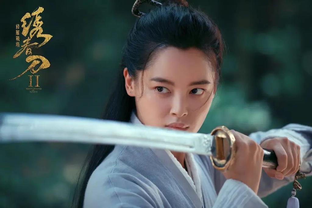 从时尚黑洞到香奈儿亲闺女，辛芷蕾的诀窍是：要死不活