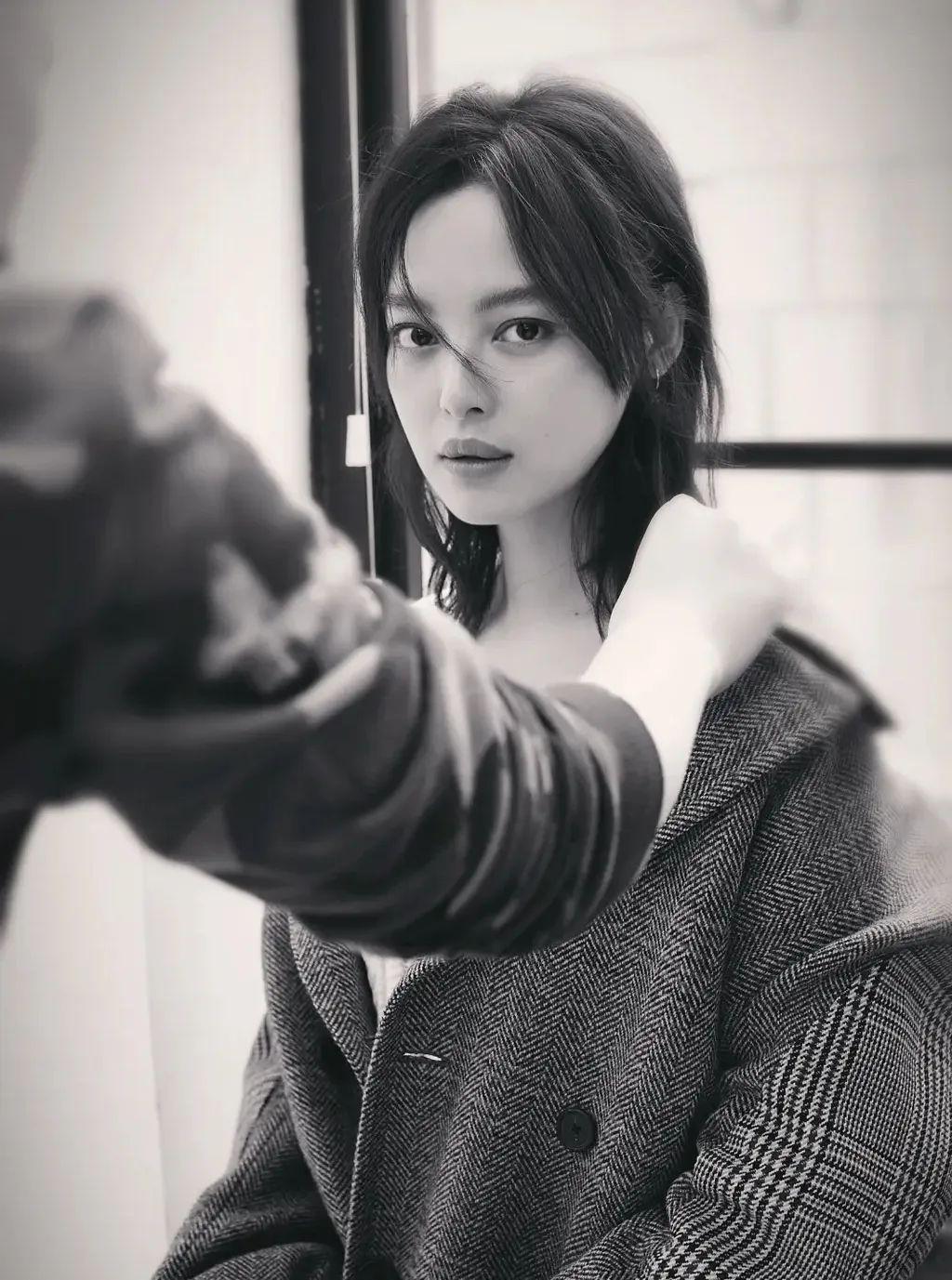 从时尚黑洞到香奈儿亲闺女，辛芷蕾的诀窍是：要死不活