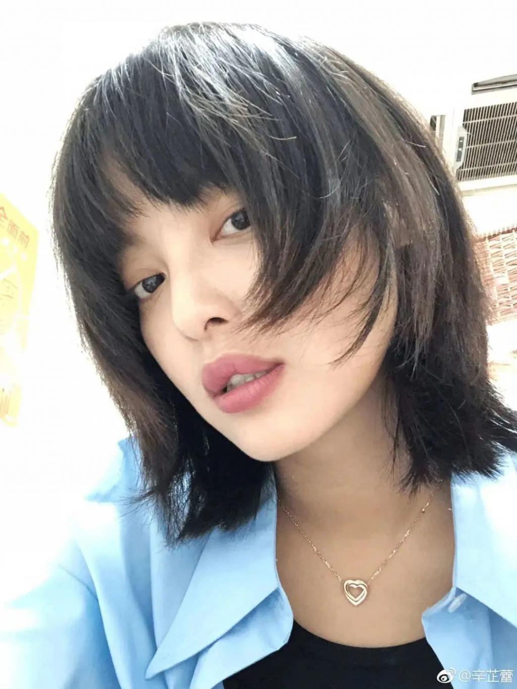 从时尚黑洞到香奈儿亲闺女，辛芷蕾的诀窍是：要死不活