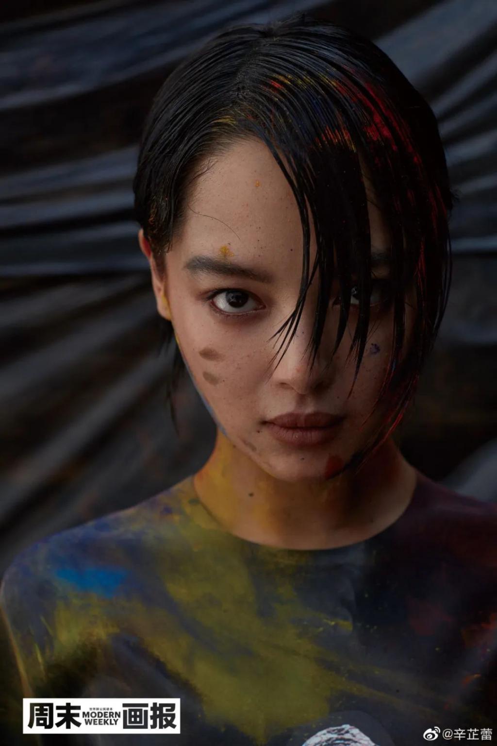 从时尚黑洞到香奈儿亲闺女，辛芷蕾的诀窍是：要死不活