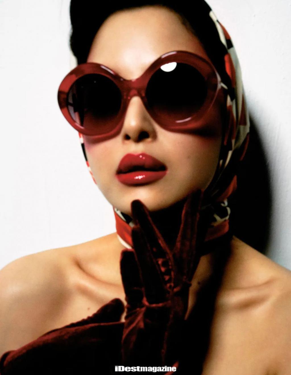 从时尚黑洞到香奈儿亲闺女，辛芷蕾的诀窍是：要死不活