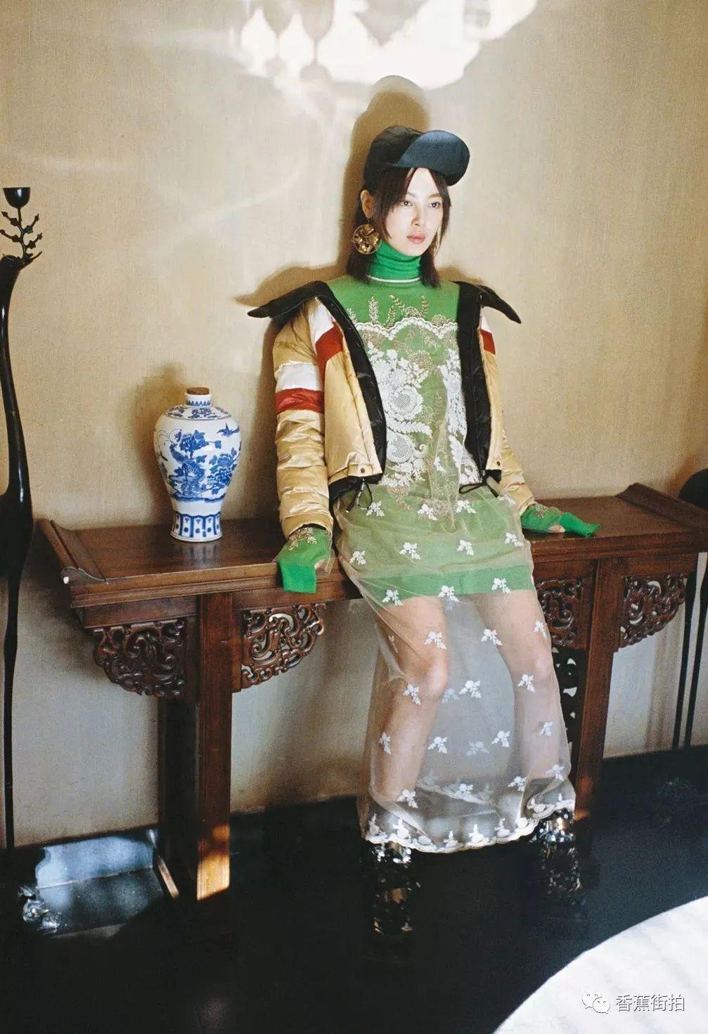 从时尚黑洞到香奈儿亲闺女，辛芷蕾的诀窍是：要死不活