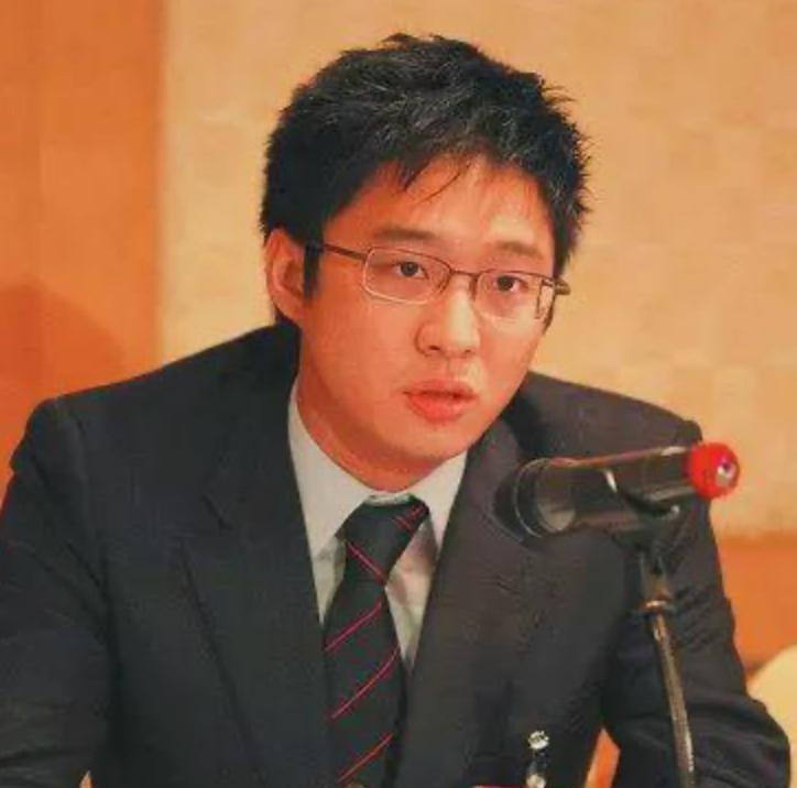 继承者还需要靠恋情上位？！