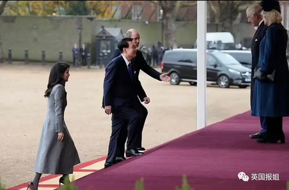 英王室为韩总统办奢华国宴！最抢镜的是凯特王妃的红衣美腿