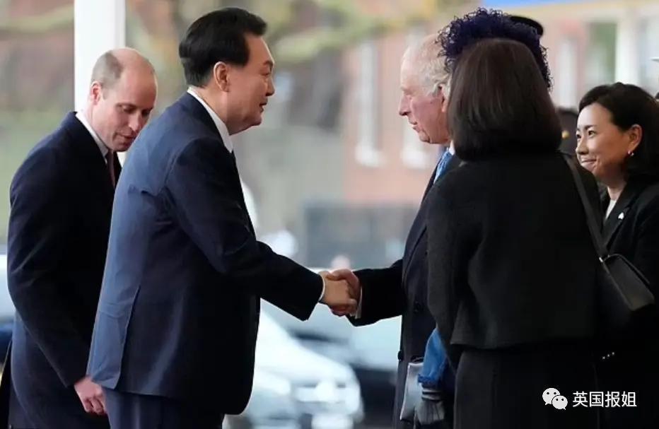 英王室为韩总统办奢华国宴！最抢镜的是凯特王妃的红衣美腿