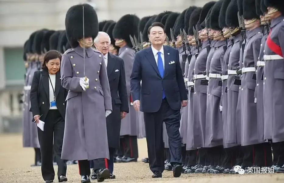 英王室为韩总统办奢华国宴！最抢镜的是凯特王妃的红衣美腿