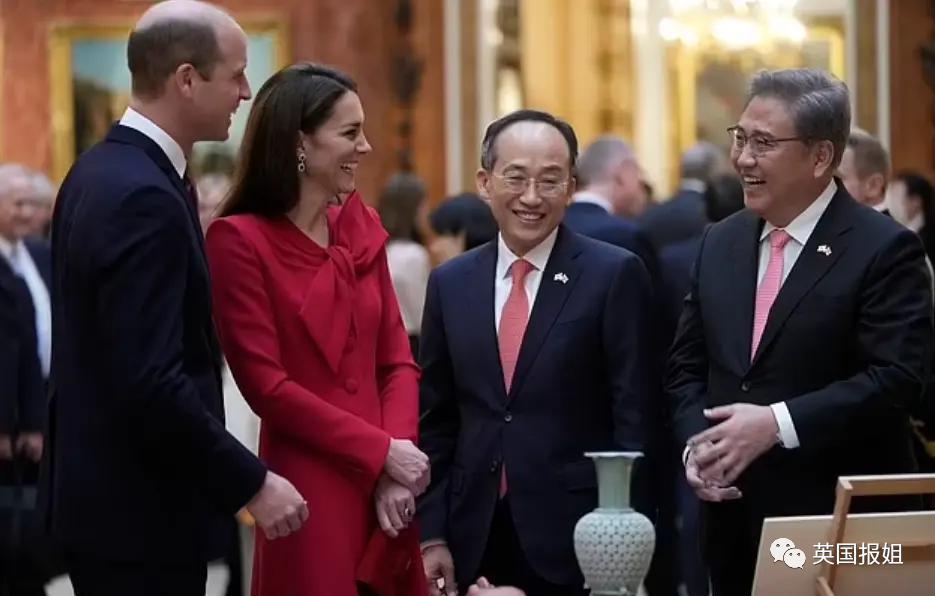 英王室为韩总统办奢华国宴！最抢镜的是凯特王妃的红衣美腿