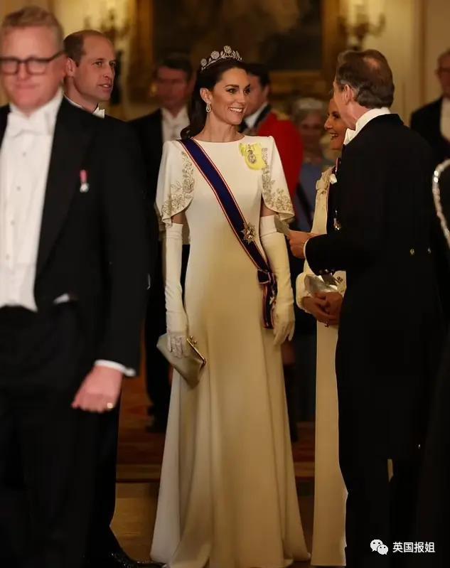 英王室为韩总统办奢华国宴！最抢镜的是凯特王妃的红衣美腿