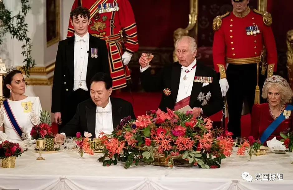 英王室为韩总统办奢华国宴！最抢镜的是凯特王妃的红衣美腿