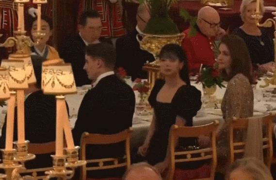 英王室为韩总统办奢华国宴！最抢镜的是凯特王妃的红衣美腿