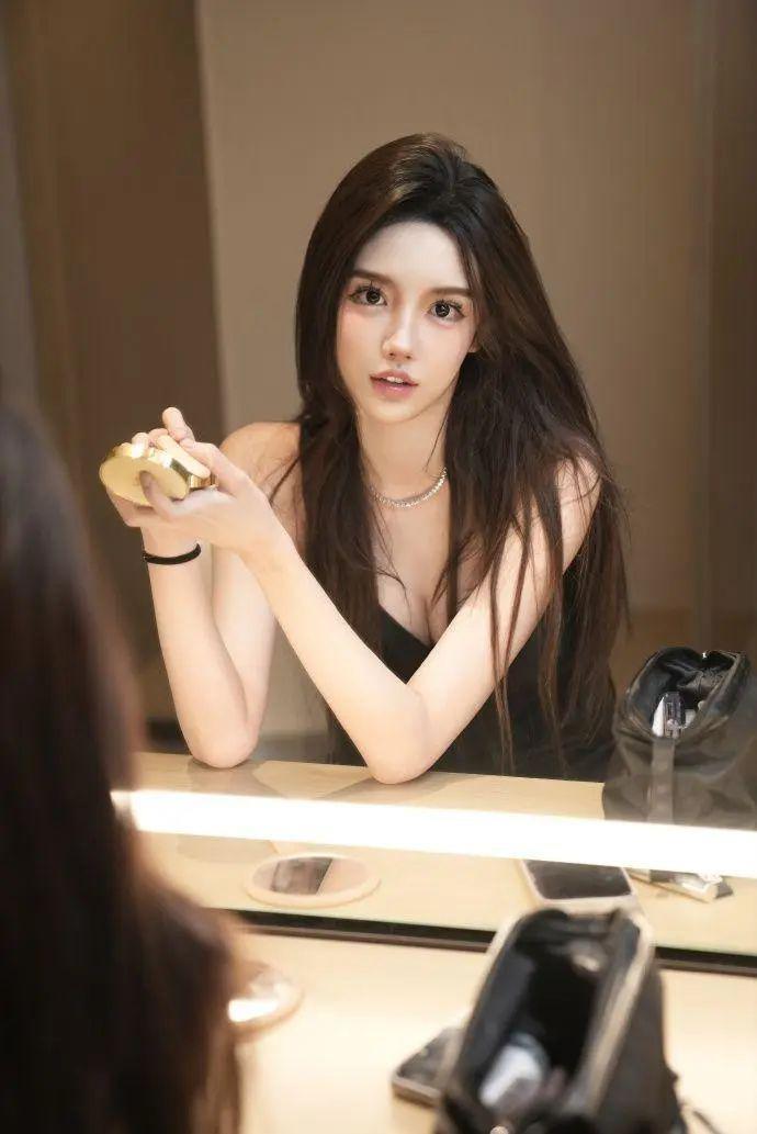 网红艾比承认是变性人！整容上百次出现严重后遗症