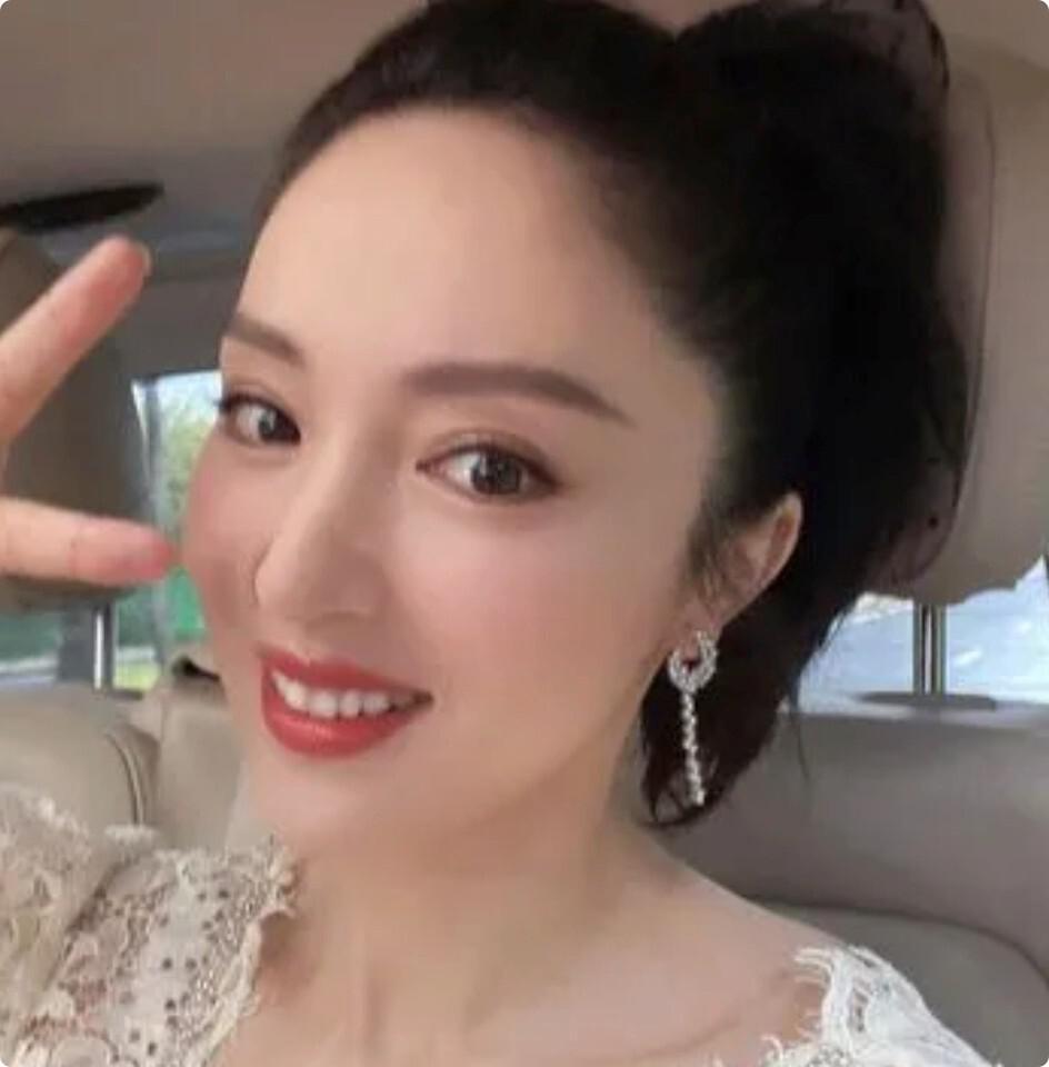 同样是演宋庆龄，把董璇版和李羚、许晴等人对比，高下立见