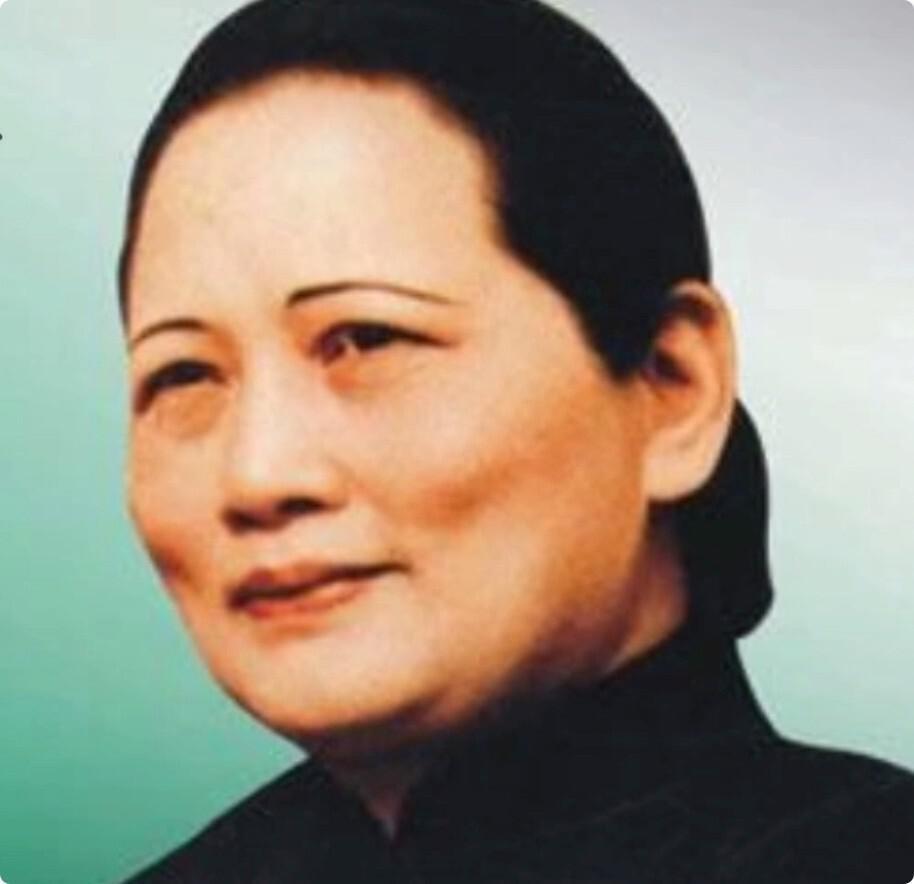 同样是演宋庆龄，把董璇版和李羚、许晴等人对比，高下立见