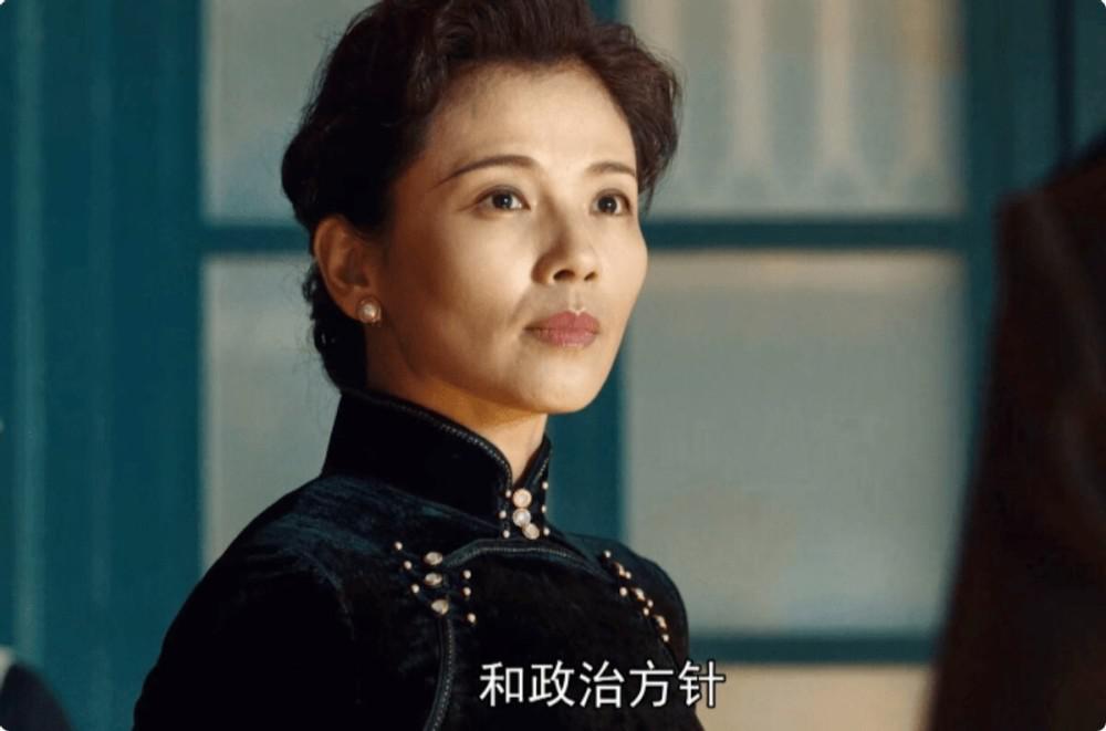 同样是演宋庆龄，把董璇版和李羚、许晴等人对比，高下立见