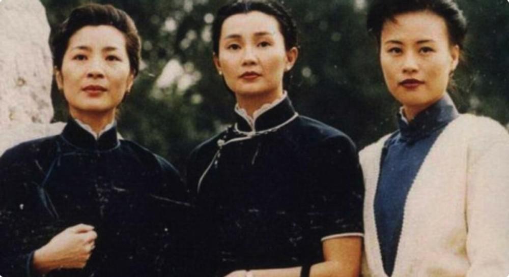 同样是演宋庆龄，把董璇版和李羚、许晴等人对比，高下立见