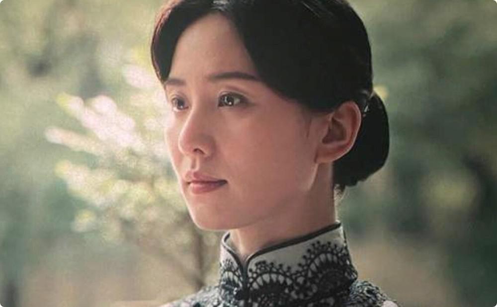 同样是演宋庆龄，把董璇版和李羚、许晴等人对比，高下立见