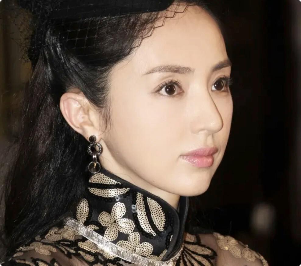 同样是演宋庆龄，把董璇版和李羚、许晴等人对比，高下立见