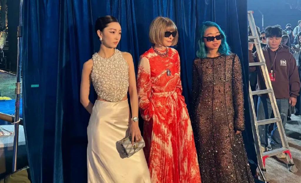 布景像草台班子的Vogue盛典，寒酸到“不如让林萧来办”？