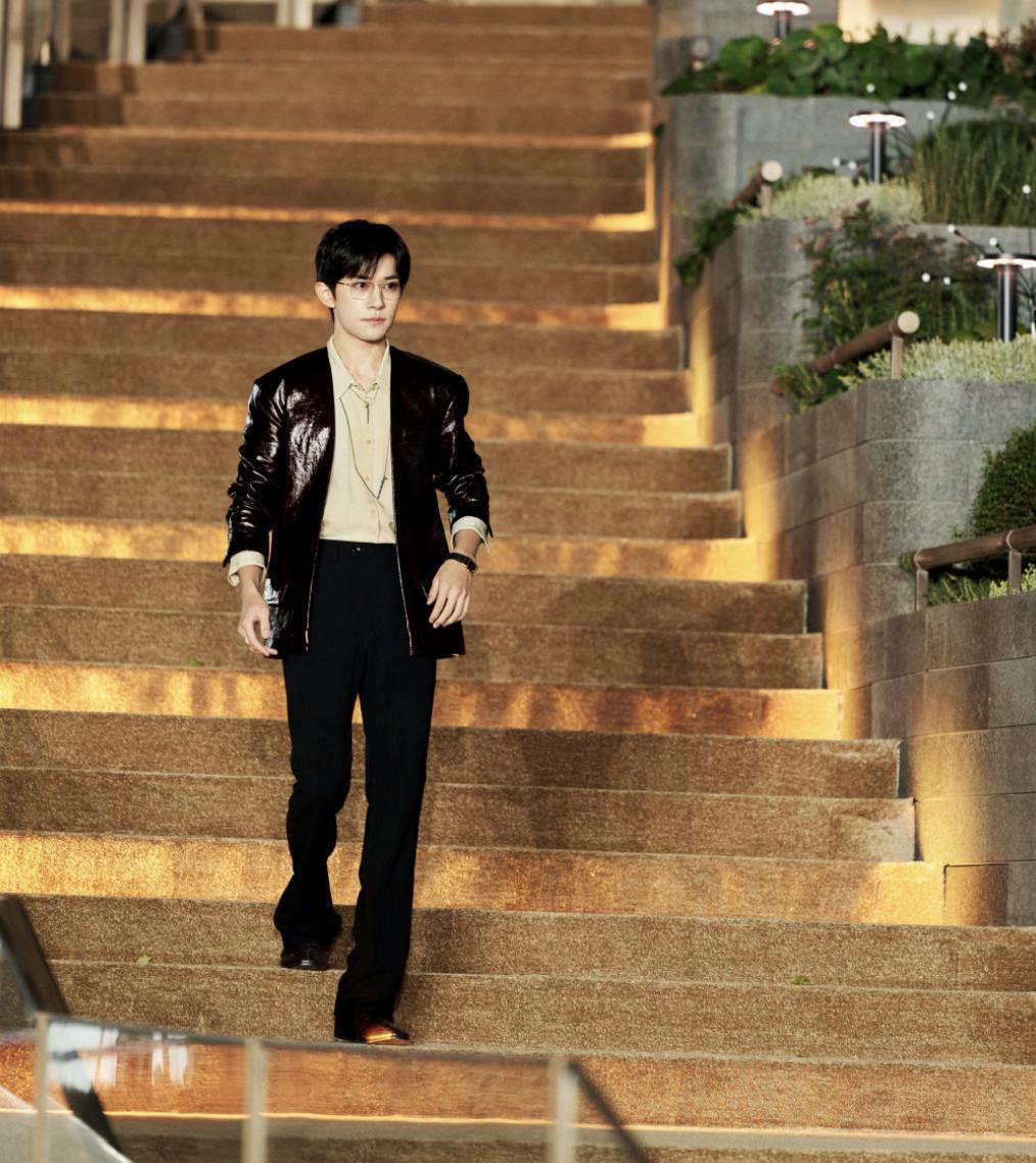 顶流红毯:热巴性感华贵,娜然清新脱俗!但娜扎这次秒了所有