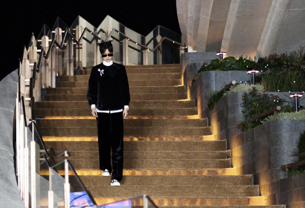 顶流红毯:热巴性感华贵,娜然清新脱俗!但娜扎这次秒了所有