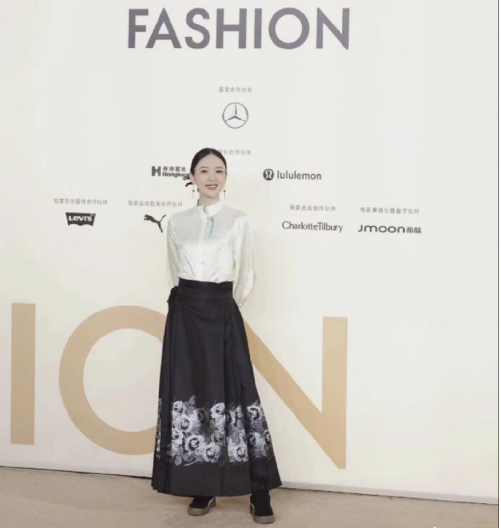 顶流红毯:热巴性感华贵,娜然清新脱俗!但娜扎这次秒了所有