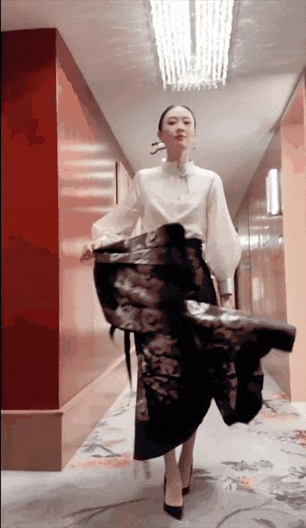 顶流红毯:热巴性感华贵,娜然清新脱俗!但娜扎这次秒了所有