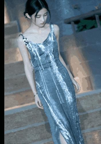 顶流红毯:热巴性感华贵,娜然清新脱俗!但娜扎这次秒了所有