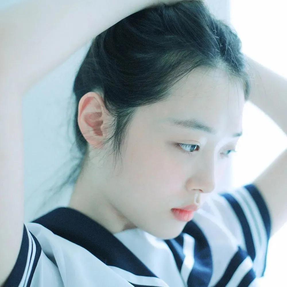 她自杀后，刽子手们开始爱她